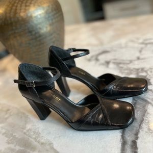 Nine West Captivateo Black Heels